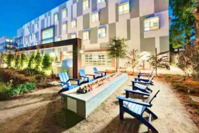 Modern Luxury Condo Fully Furnished in Mountain View, CA - Close to Stanford & Google Pool, Gym and Hot Tub